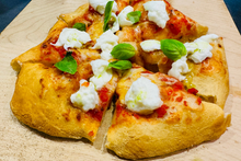 Lade das Bild in den Galerie-Viewer, Ticket für "Klassiker meets Classico" - Flammkuchen-Pizza Event - 06. März 2026