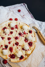 Lade das Bild in den Galerie-Viewer, Ticket für #flammkuchenliebe meets #tapaslove am 20. März 2026 in Herxheim und 25. September 2026 in Karlsruhe