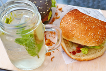 Lade das Bild in den Galerie-Viewer, Ticket für "Marianne's Flammkuchen meets Brath Burger" - 19. Juni & 21. August 2026