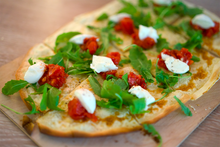 Lade das Bild in den Galerie-Viewer, Ticket für "Marianne's Flammkuchen meets Brath Burger" - 19. Juni & 21. August 2026