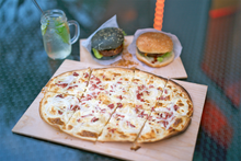 Lade das Bild in den Galerie-Viewer, Ticket für "Marianne's Flammkuchen meets Brath Burger" - 19. Juni & 21. August 2026